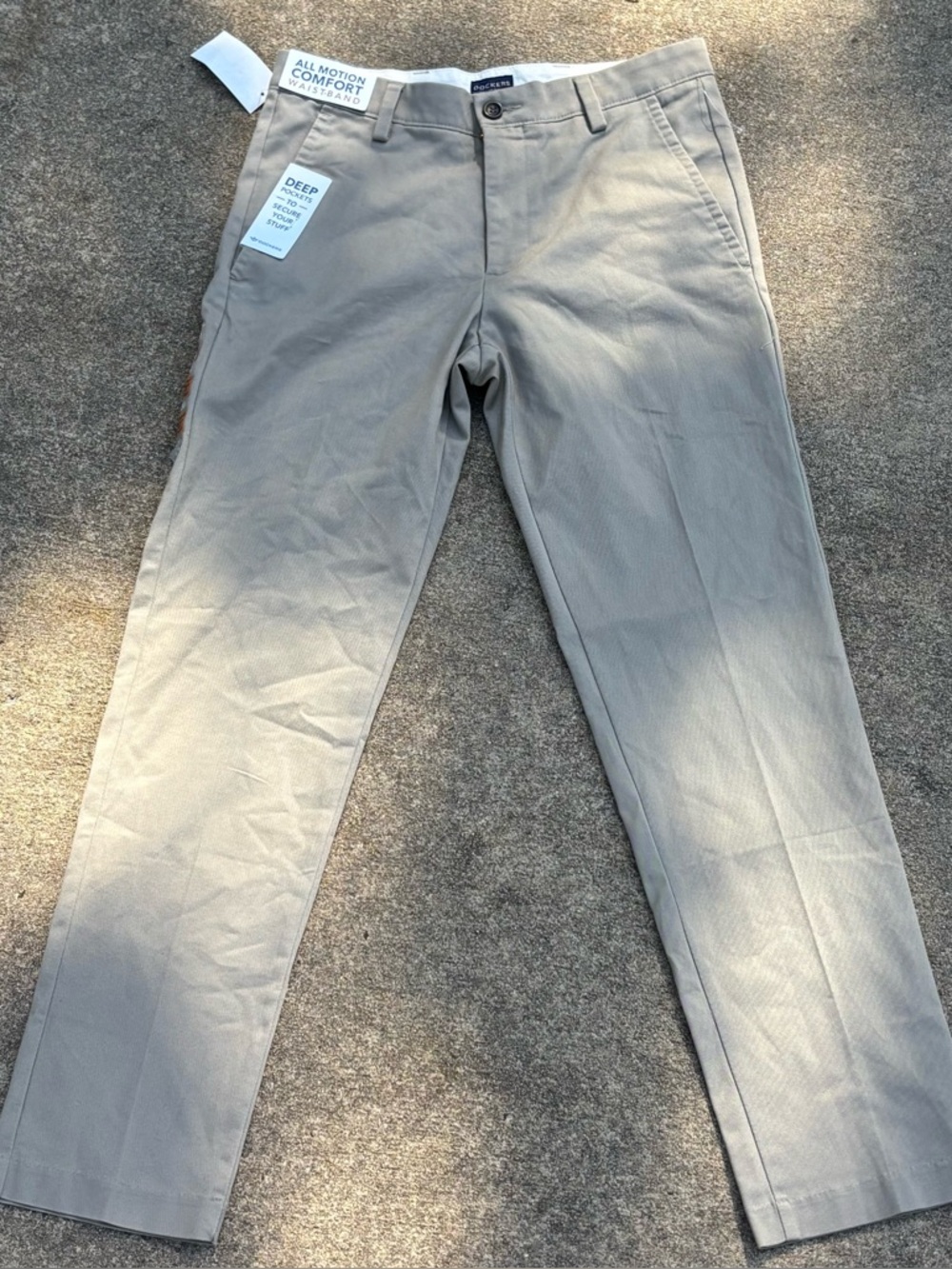 Dockers Slim Tapered Fit Khaki Cream Chinos NWT